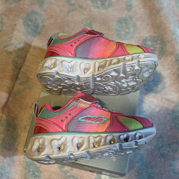 Avia - Picture 7 of 9